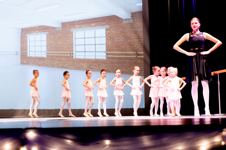 Cekinčki Postojna in Juija Tavčar KO SANJE POSTANEJO PLES foto V. Leban